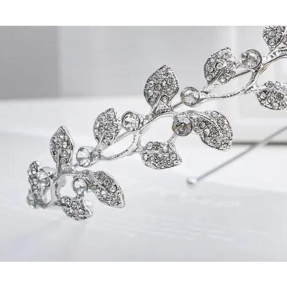 Leaf Pattern Rhinestone Headband In Silver - Picture 4 of 5